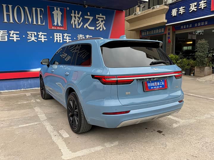 Фото 32 - LiXiang One