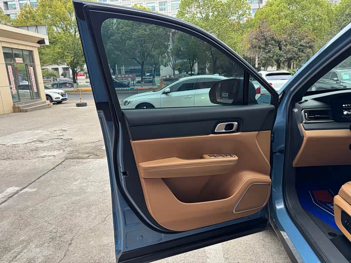 Фото 7 - LiXiang One