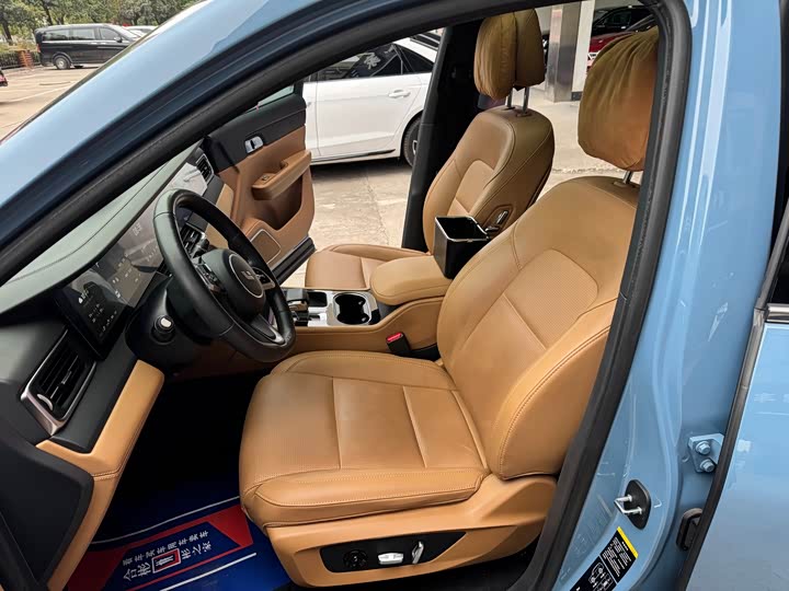 Фото 8 - LiXiang One