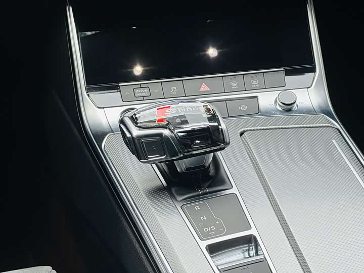 Фото 10 - Audi A6L