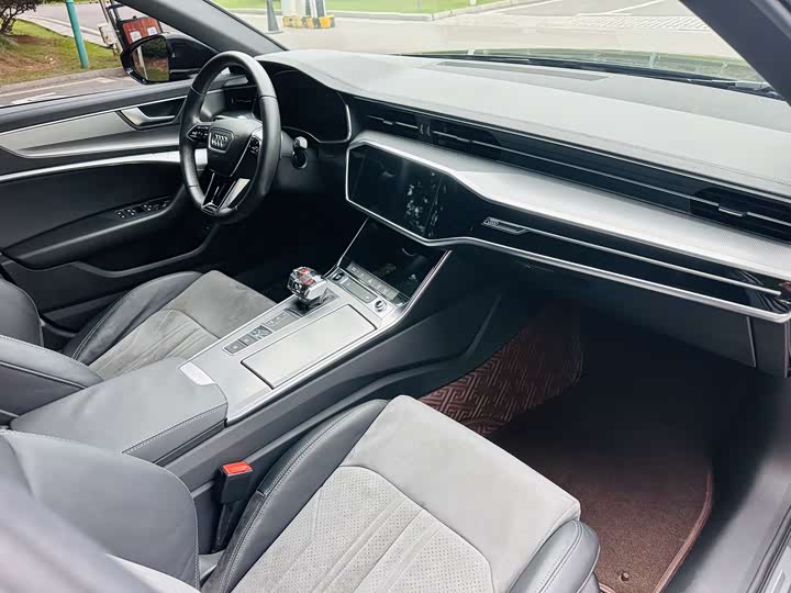 Фото 13 - Audi A6L