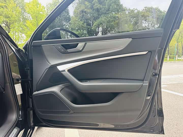 Фото 14 - Audi A6L