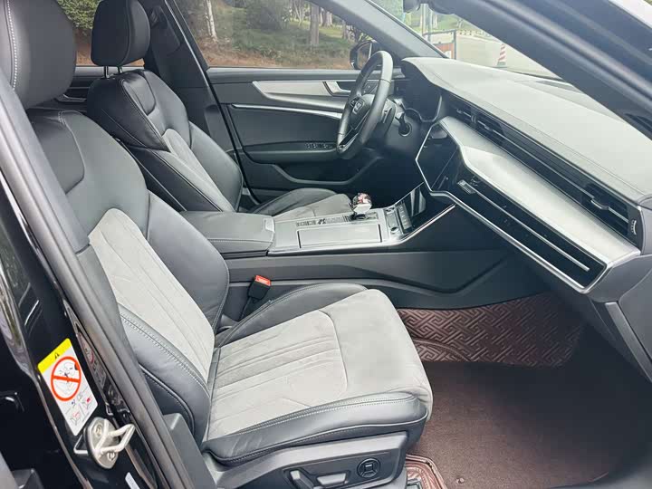 Фото 15 - Audi A6L