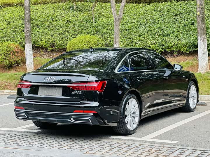 Фото 16 - Audi A6L