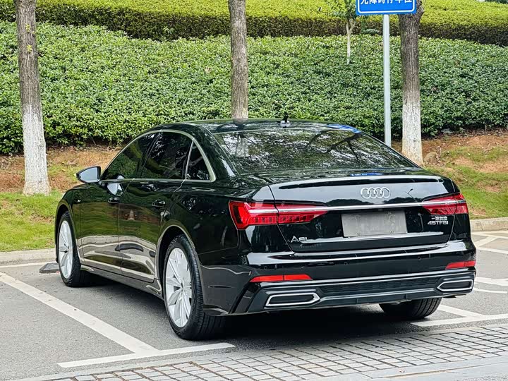 Фото 18 - Audi A6L