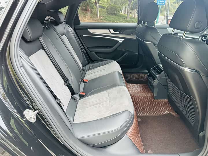 Фото 5 - Audi A6L