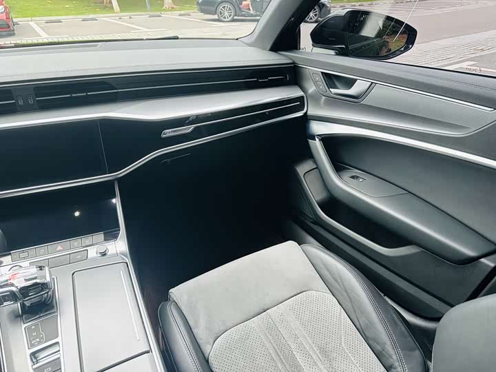 Фото 9 - Audi A6L