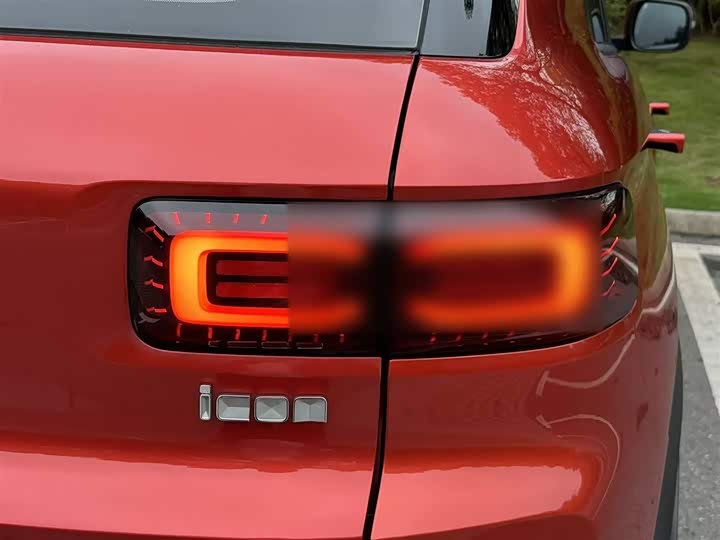 Фото 16 - Geely Icon