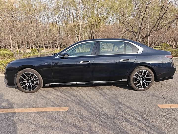 Фото 3 - BMW 7 Series