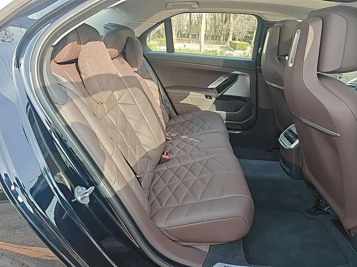 Фото 6 - BMW 7 Series