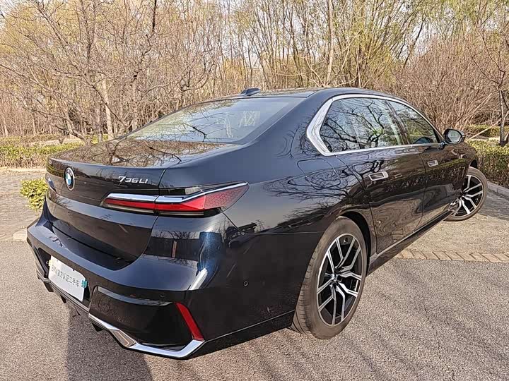 Фото 8 - BMW 7 Series