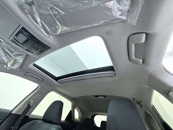 Фото 17 - Lexus RX