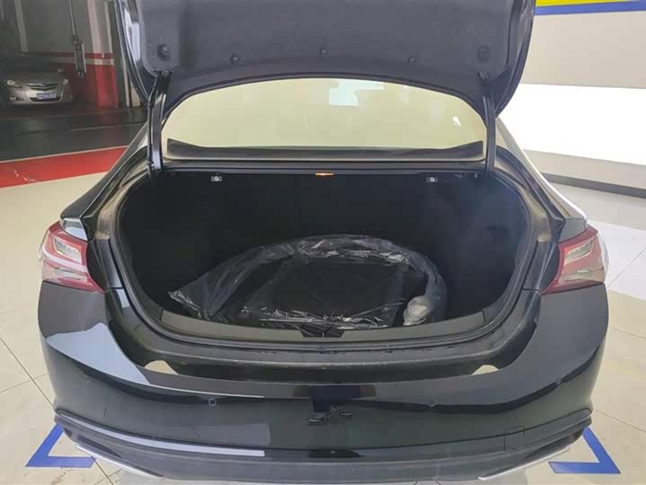 Фото 4 - Chevrolet Malibu XL