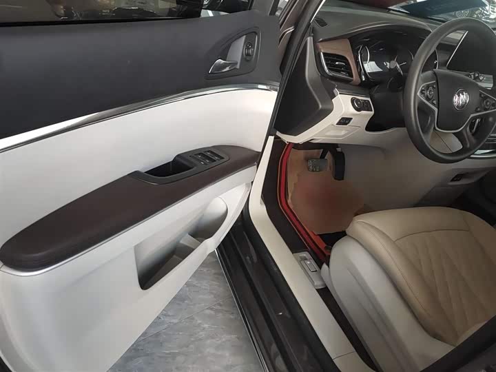 Фото 23 - Buick GL8 ES