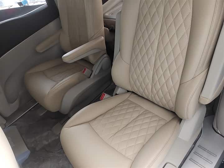 Фото 24 - Buick GL8 ES