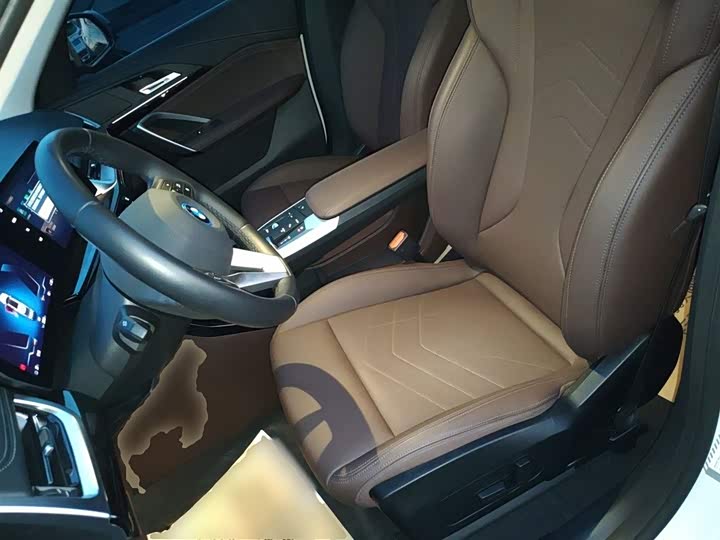 Фото 15 - BMW iX1