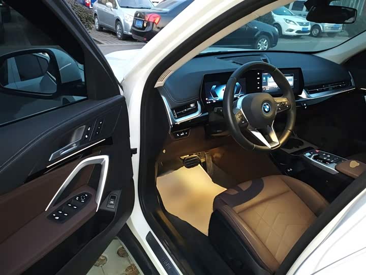 Фото 16 - BMW iX1