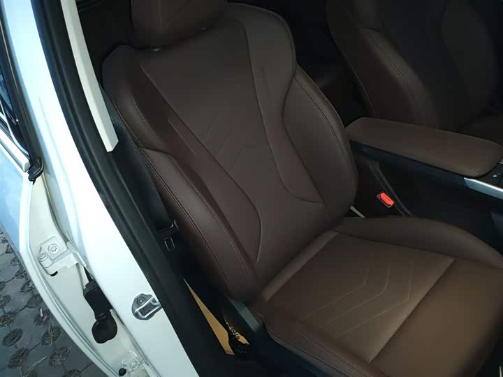 Фото 25 - BMW iX1