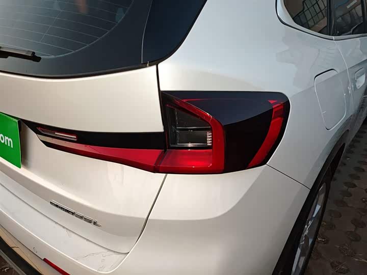 Фото 8 - BMW iX1