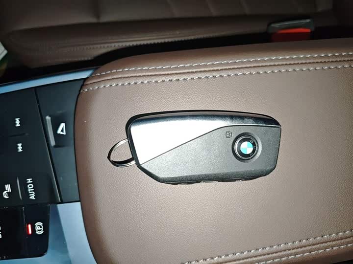 Фото 9 - BMW iX1