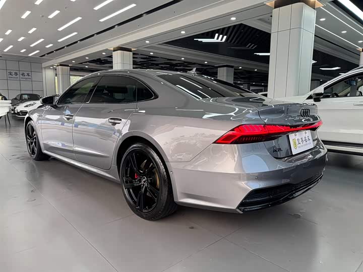 Фото 8 - Audi A7L