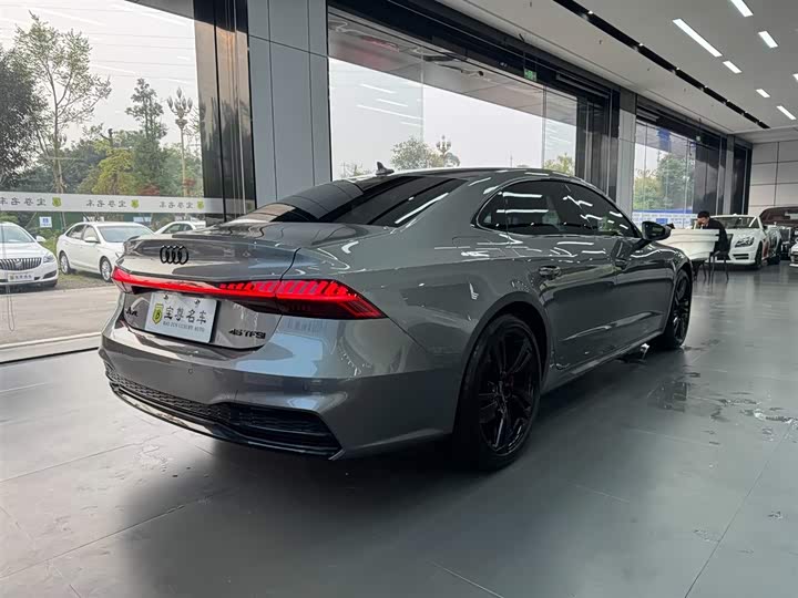 Фото 9 - Audi A7L
