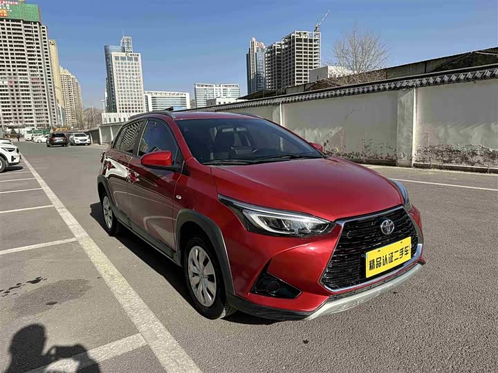 Фото 1 - Toyota Yaris L Hatchback