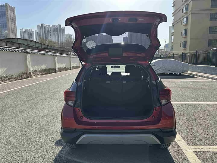 Фото 12 - Toyota Yaris L Hatchback