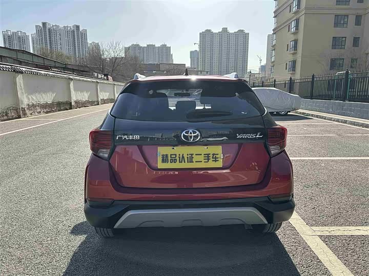 Фото 16 - Toyota Yaris L Hatchback