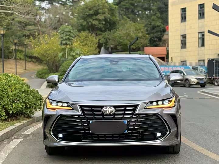 Фото 2 - Toyota Avalon