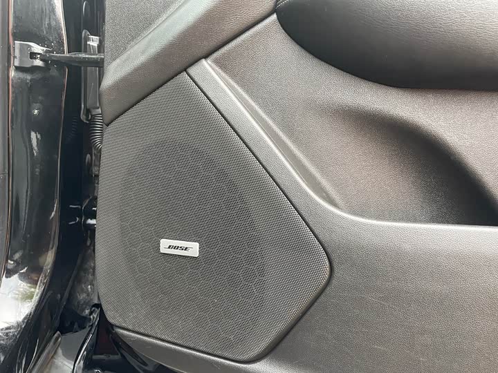 Фото 10 - Cadillac XT5