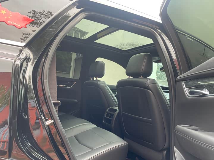 Фото 6 - Cadillac XT5
