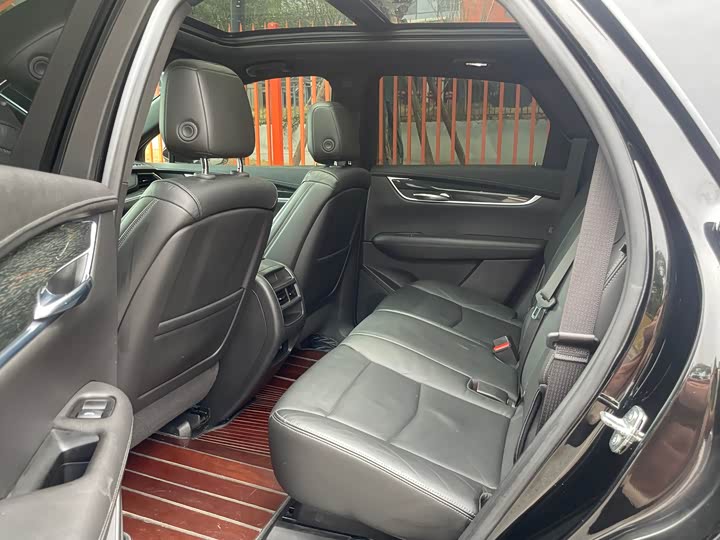 Фото 9 - Cadillac XT5