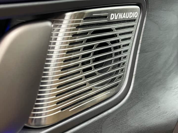 Фото 16 - Denza D9