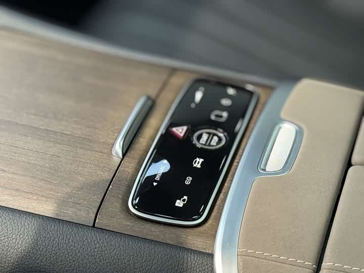 Фото 10 - Mercedes-Benz EQS