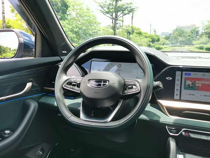 Фото 15 - Geely Monjaro