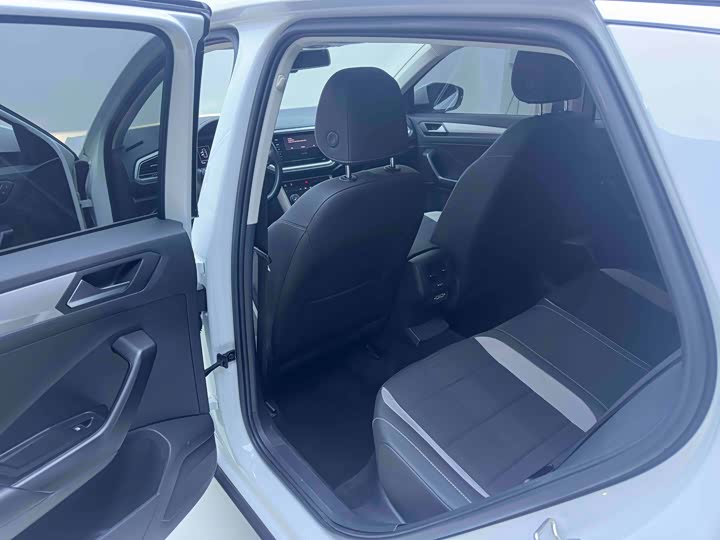 Фото 10 - Volkswagen T-Roc