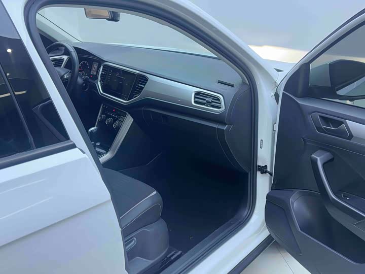 Фото 11 - Volkswagen T-Roc