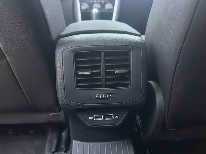 Фото 18 - Volkswagen T-Roc