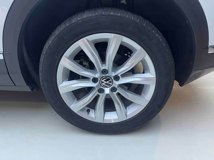 Фото 21 - Volkswagen T-Roc