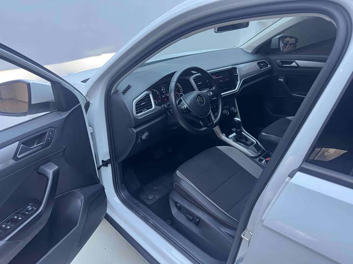 Фото 9 - Volkswagen T-Roc