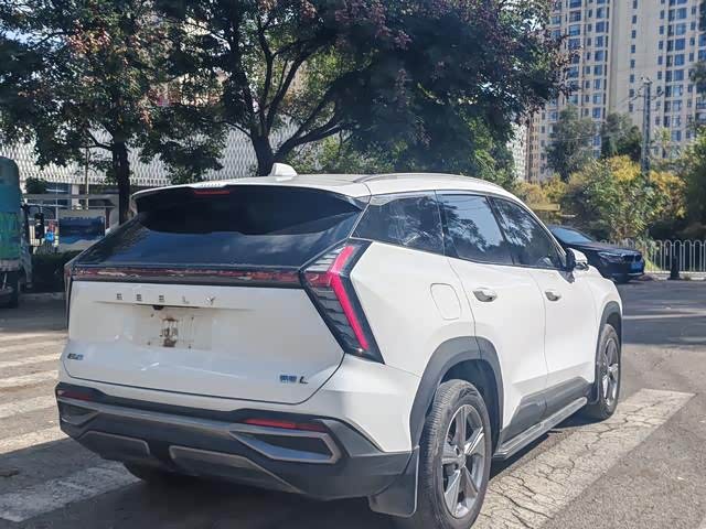 Фото 10 - Geely Atlas L