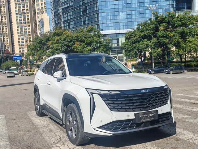 Фото 3 - Geely Atlas L