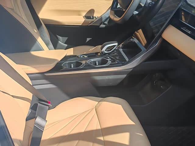 Фото 7 - Geely Atlas L