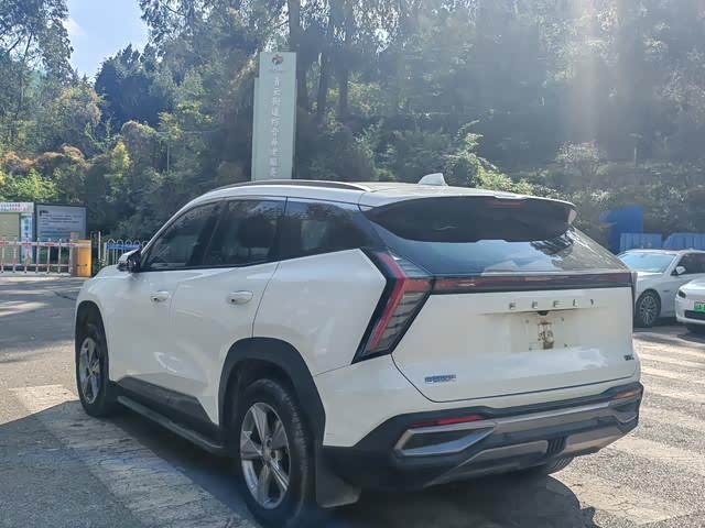 Фото 8 - Geely Atlas L