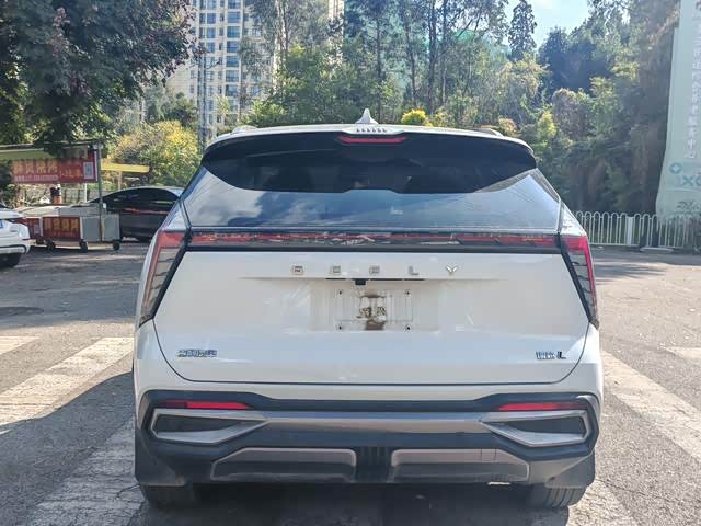 Фото 9 - Geely Atlas L