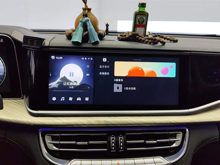 Фото 13 - Hongqi H9