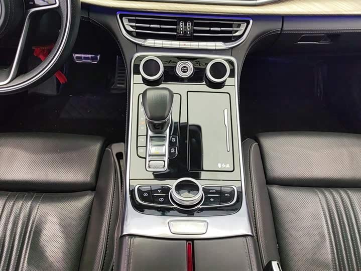 Фото 16 - Hongqi H9