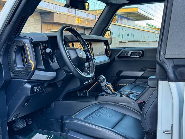 Фото 12 - Ford Bronco