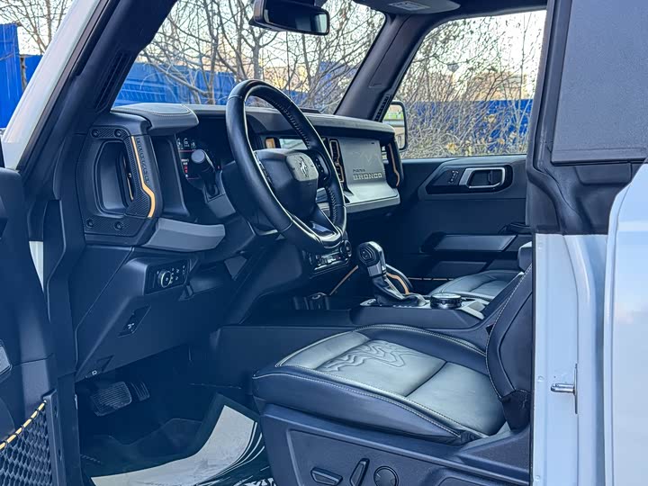 Фото 13 - Ford Bronco